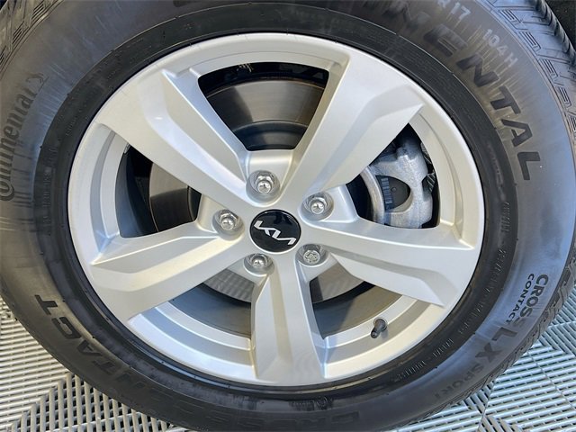 Certified 2024 Kia Sorento LX image 31