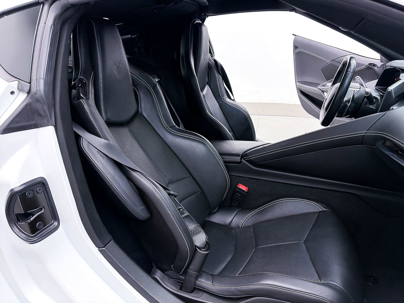 Used 2021 Chevrolet Corvette Stingray Coupe w/ Engine Appearance Package image 36