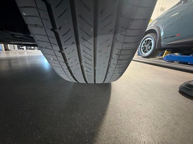 Used 2025 Nissan Rogue S AWD/4WD image 3