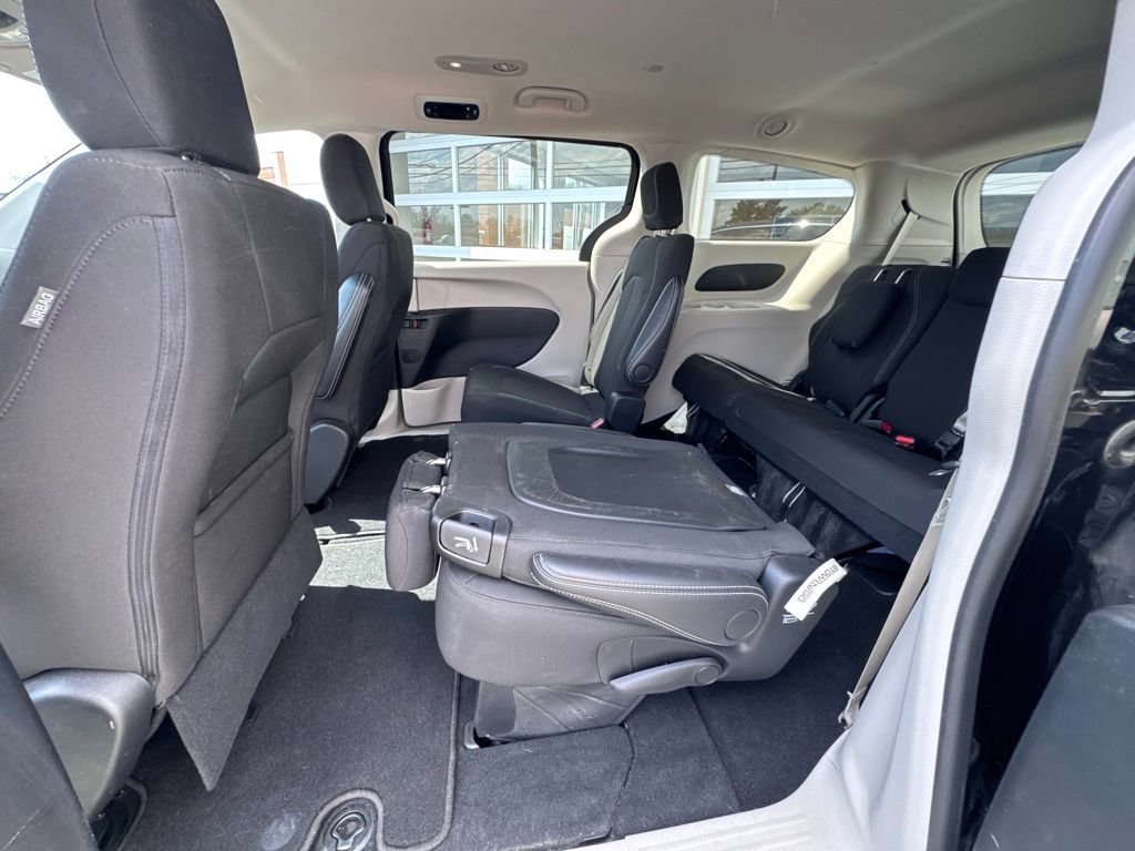 Used 2024 Chrysler Voyager LX FWD image 27