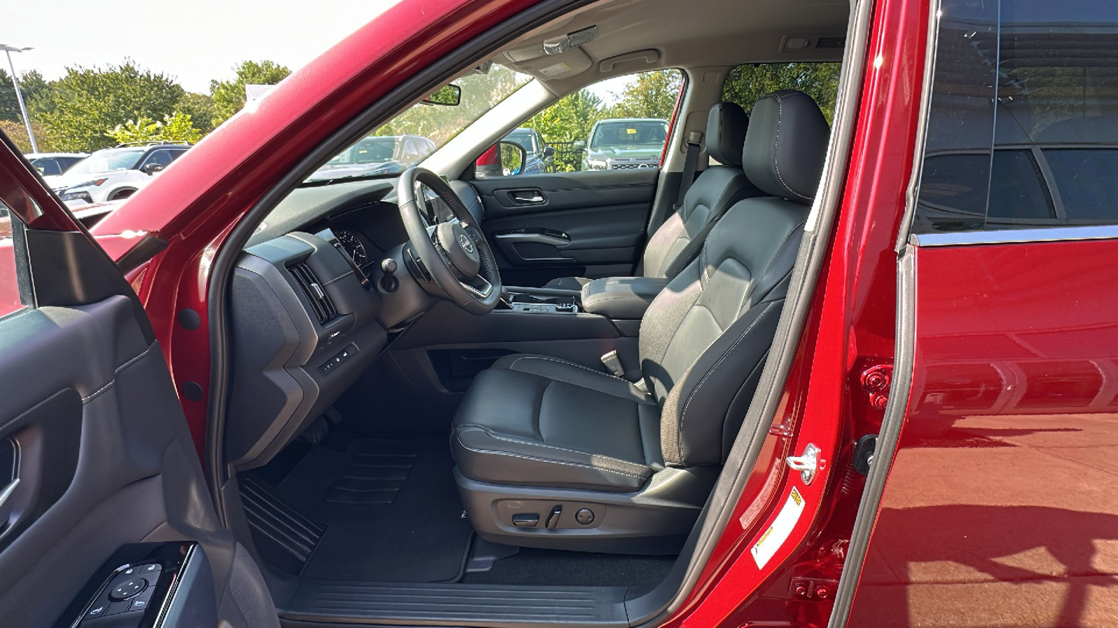 Certified 2025 Nissan Pathfinder SL image 11