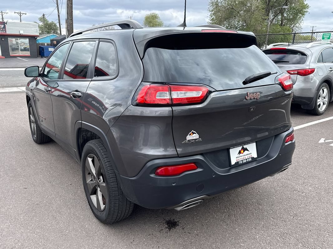 Used 2017 Jeep Cherokee Latitude AWD/4WD image 5