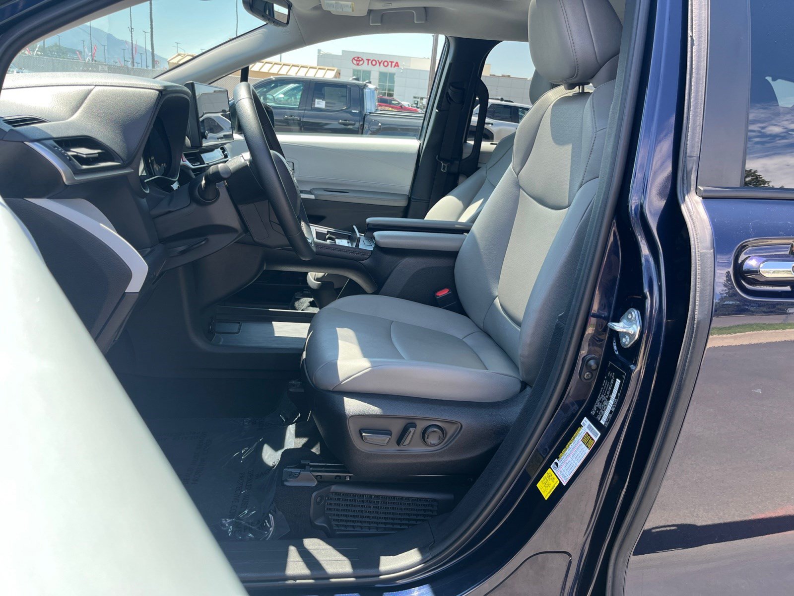 Certified 2026 Toyota Sienna XLE FWD image 11