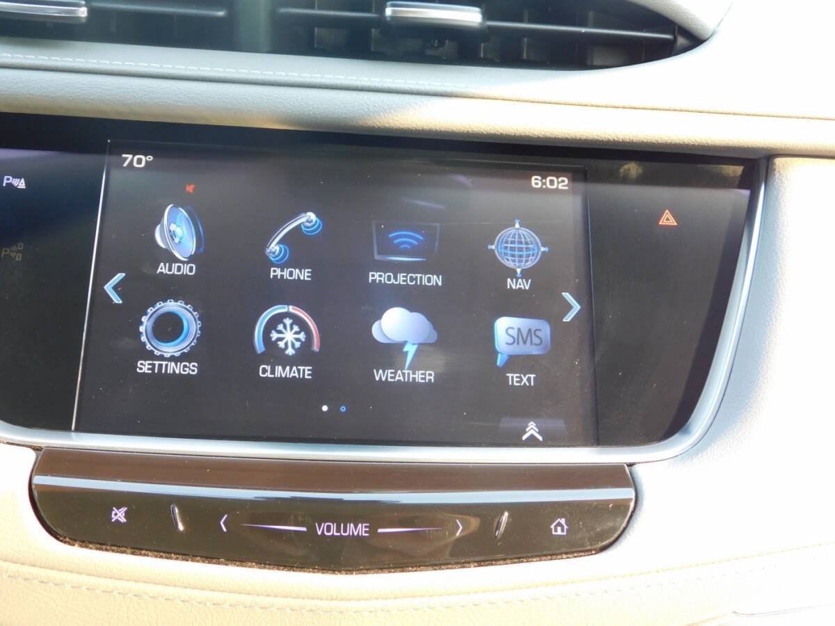 Used 2017 Cadillac XT5 Luxury w/ Driver Awareness Package AWD/4WD image 13