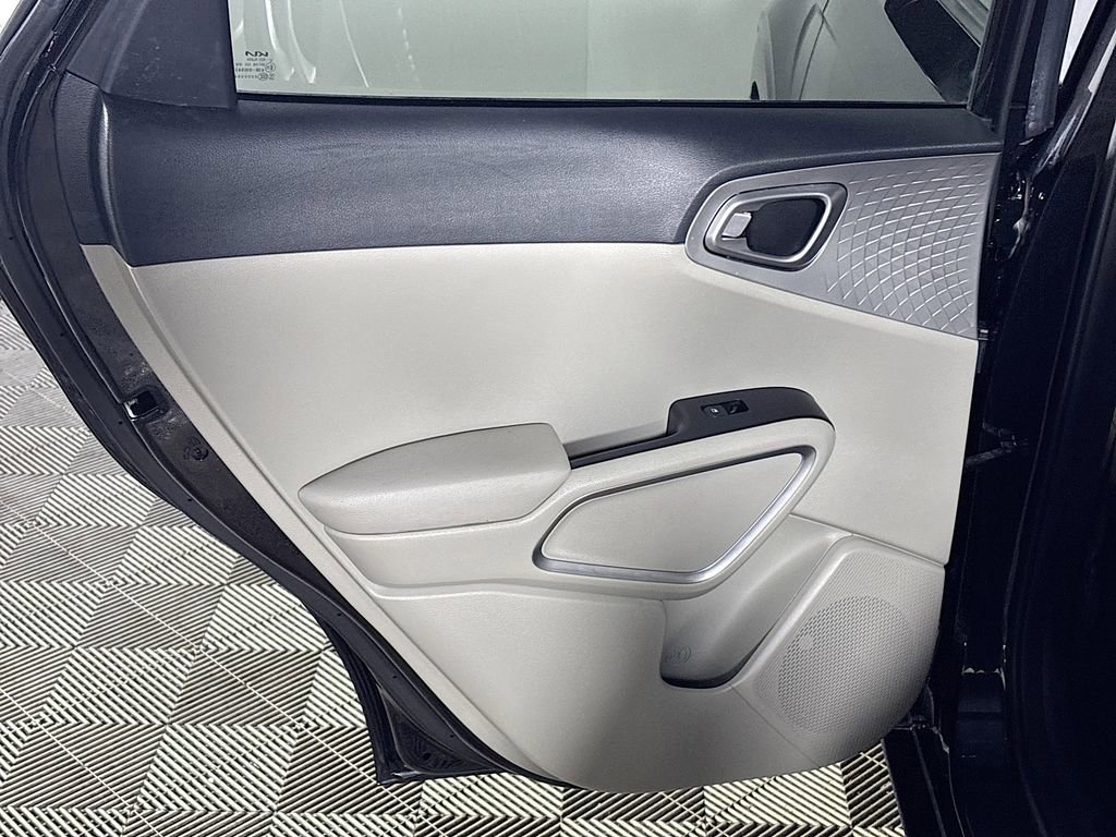 Certified 2023 Kia Soul LX image 18