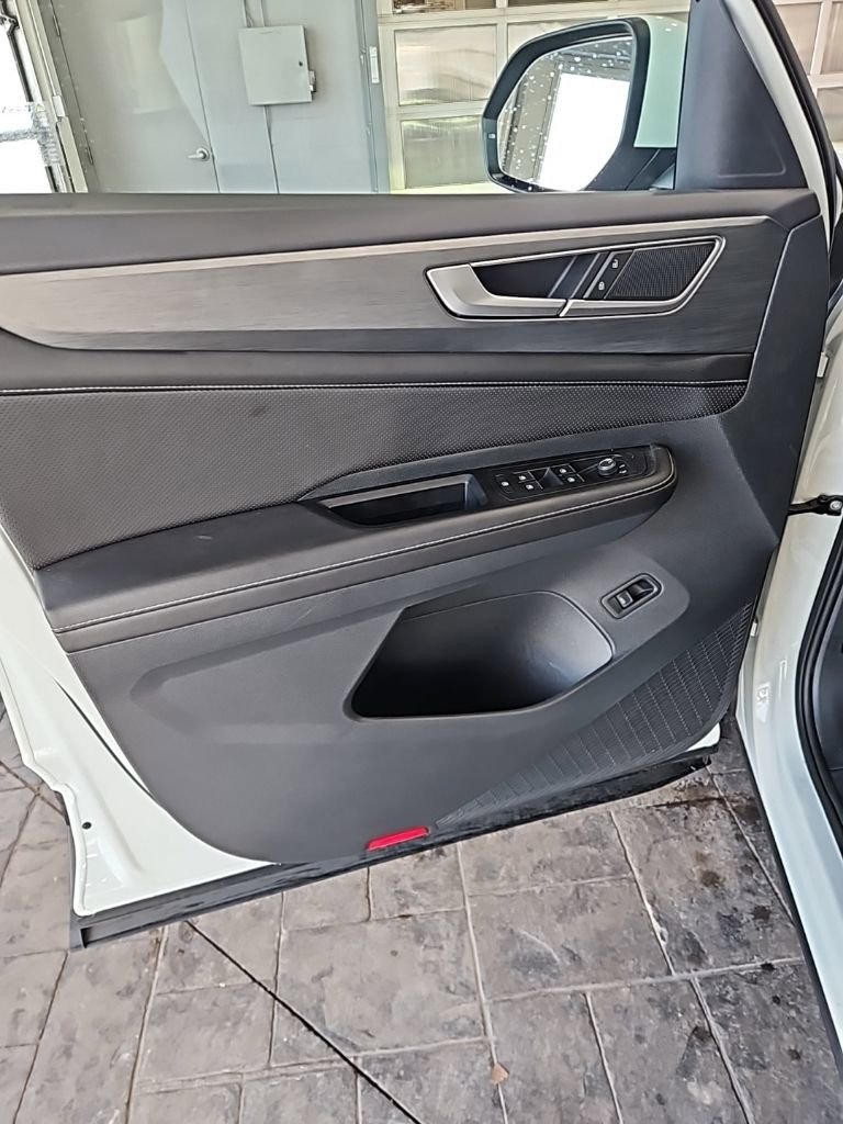 Used 2025 Volkswagen Atlas Cross Sport SE image 26