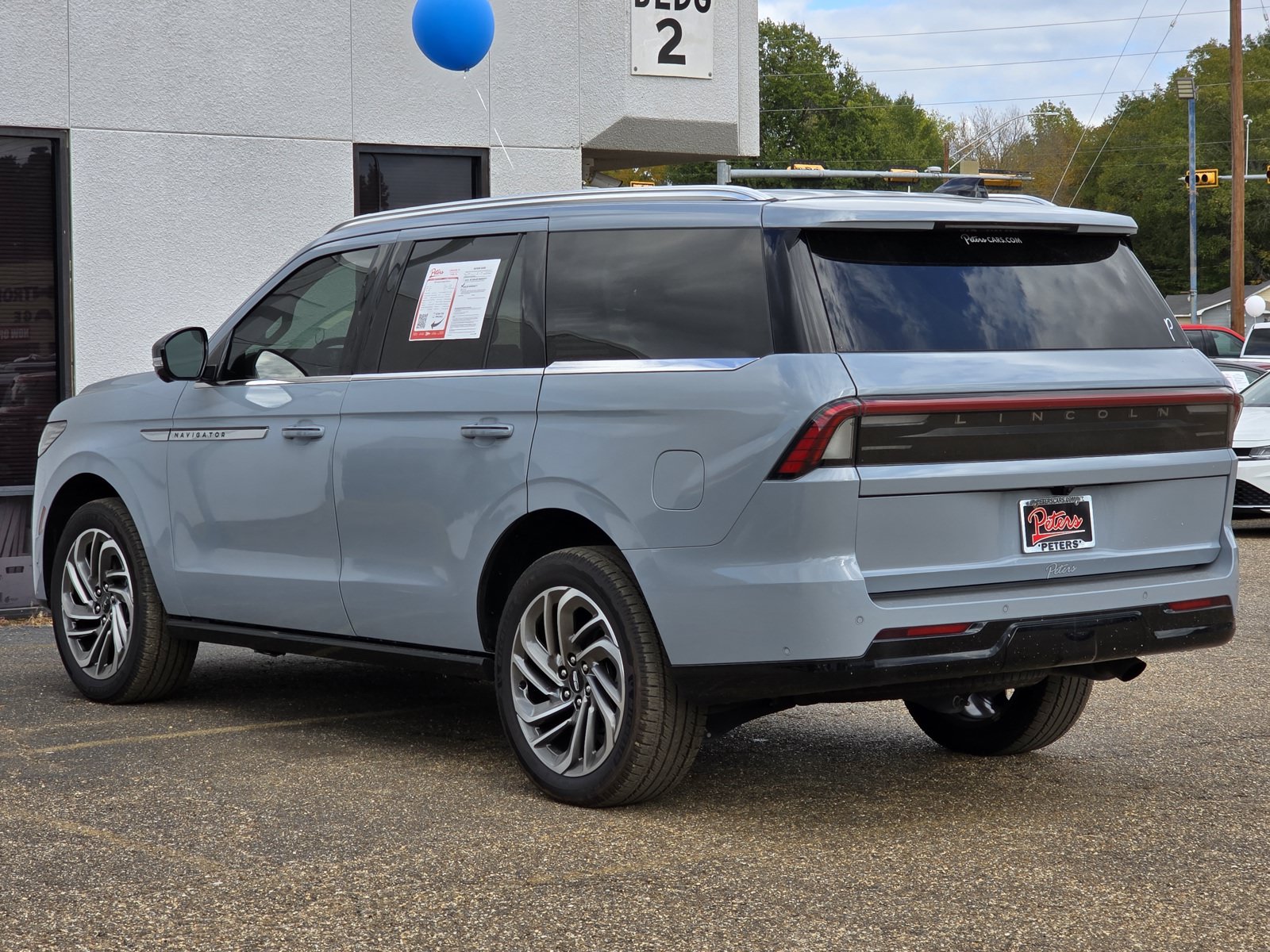 Used 2025 Lincoln Navigator Reserve AWD/4WD image 3