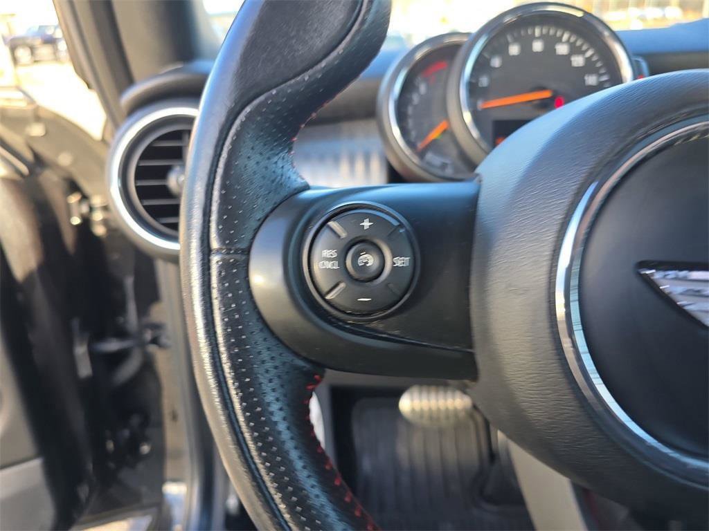 Used 2017 MINI Cooper 2-Door Hardtop image 25