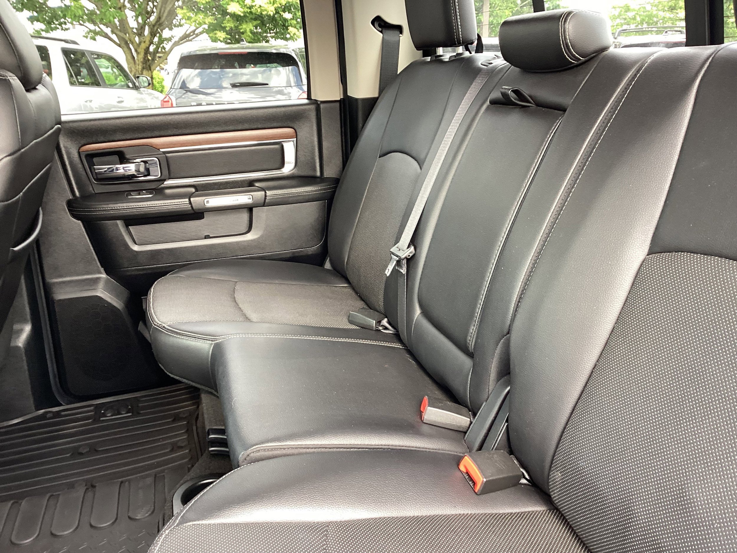 Used 2016 RAM 1500 Laramie w/ Convenience Group AWD/4WD image 13