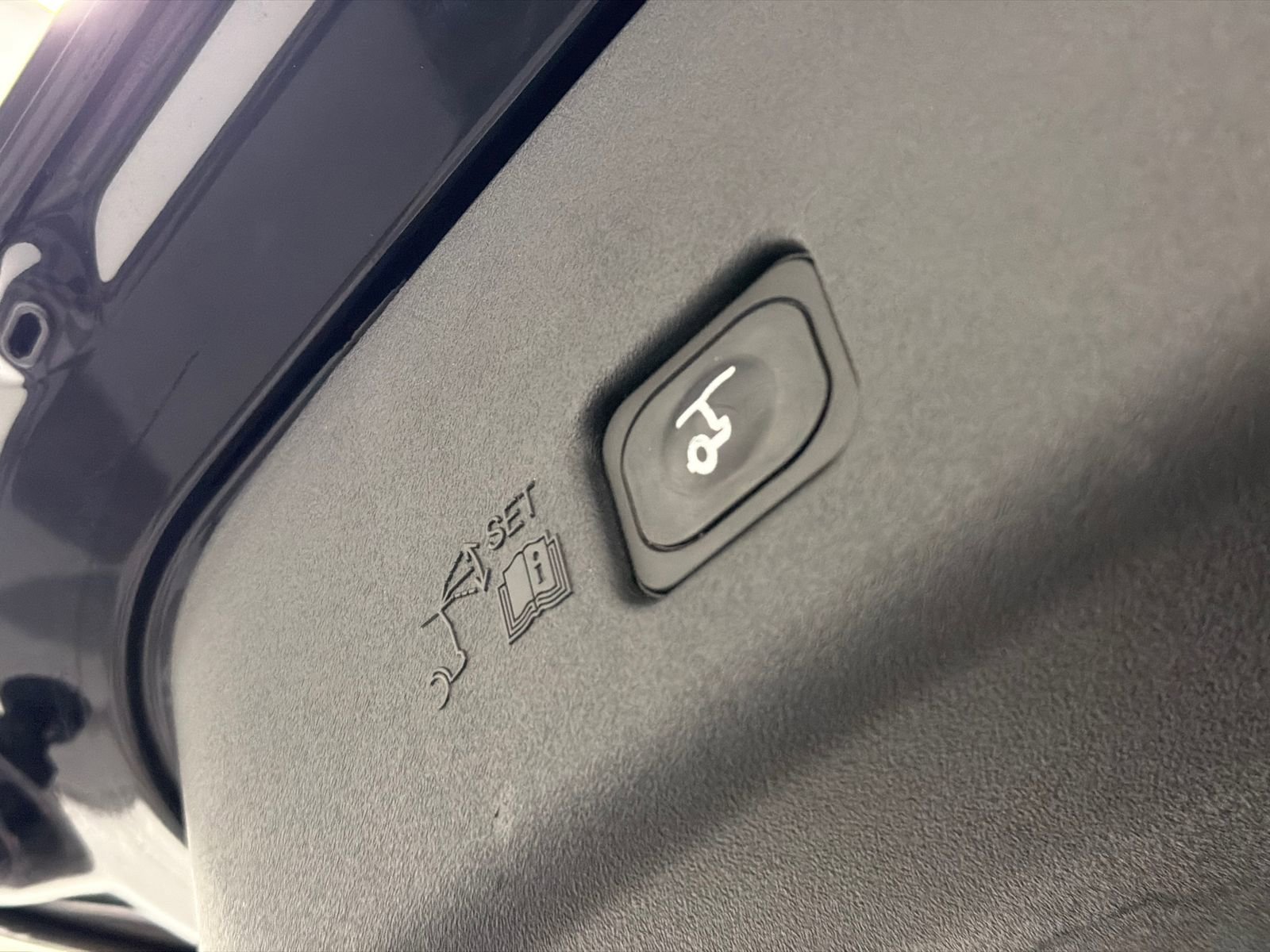 Used 2024 Lincoln Nautilus Reserve image 9