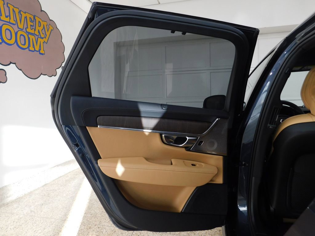 Used 2026 Volvo V90 B6 Cross Country Ultra image 75