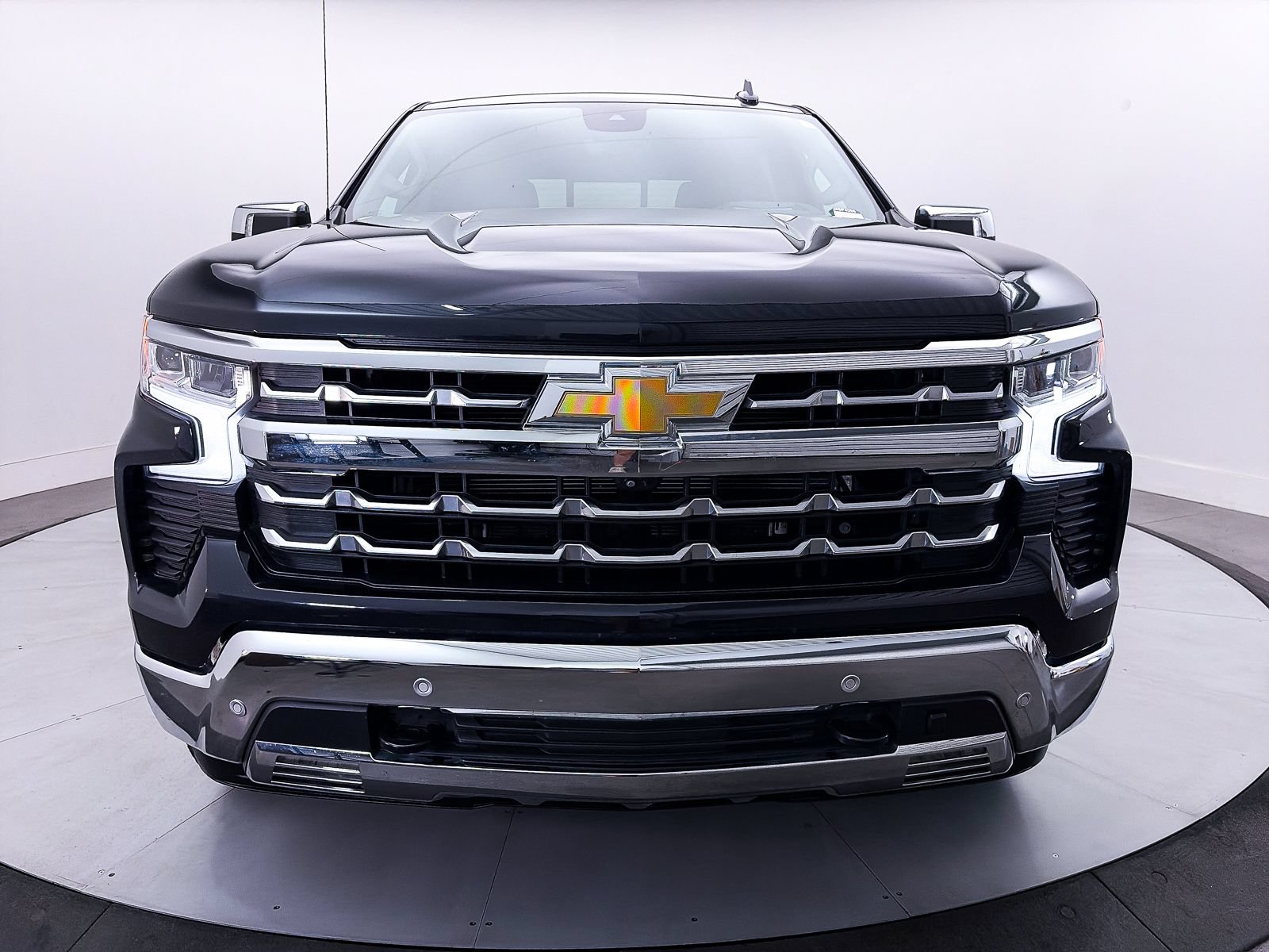 Used 2023 Chevrolet Silverado 1500 LTZ w/ Technology Package AWD/4WD image 11
