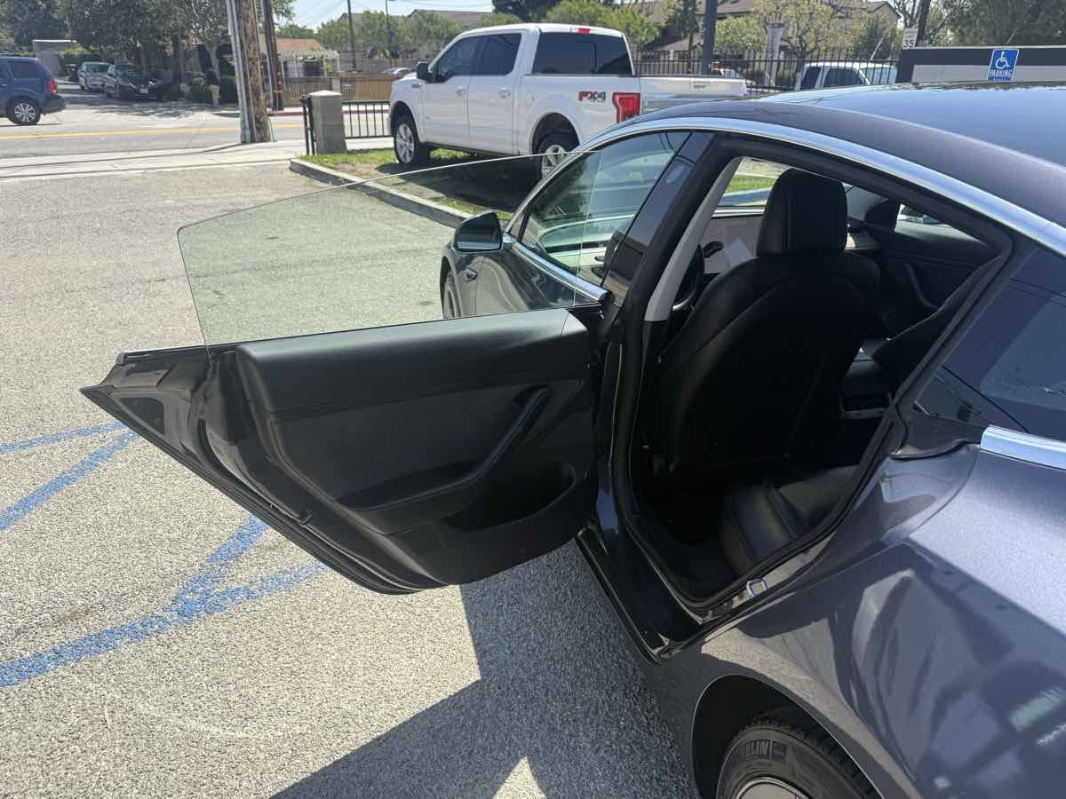 Used 2018 Tesla Model 3 Long Range image 17