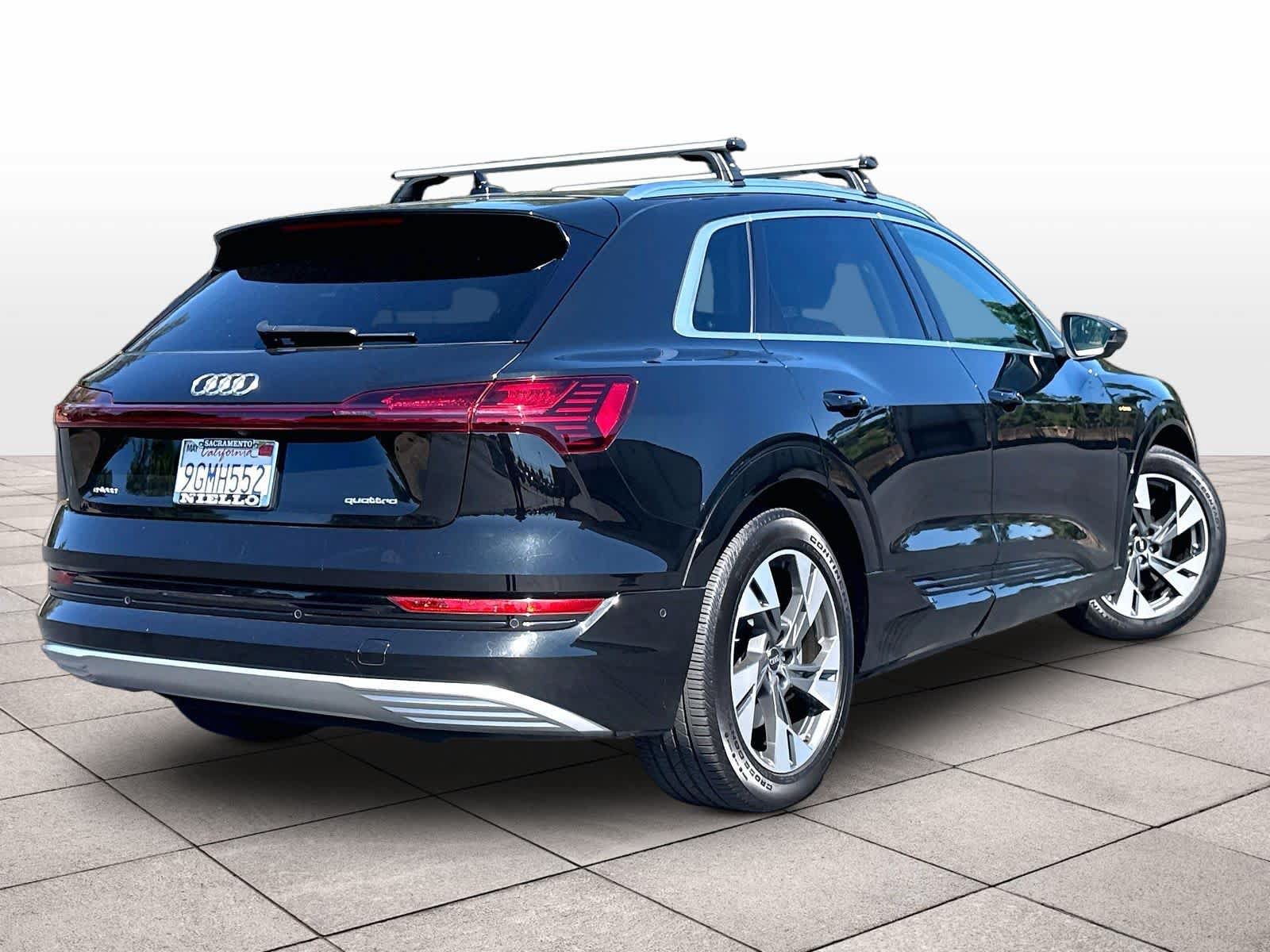 Used 2023 Audi e-tron Premium Plus w/ Premium Plus Package AWD/4WD image 16