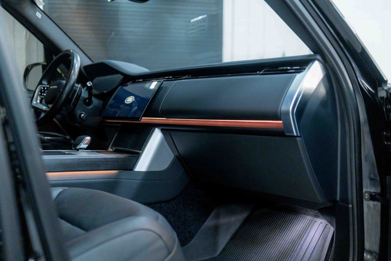 Used 2025 Land Rover Range Rover SE image 55