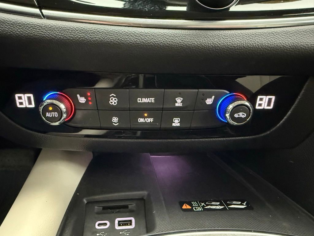 Used 2024 Buick Enclave Essence w/ Sport Touring Edition image 9