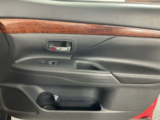 Used 2015 Mitsubishi Outlander SE AWD/4WD image 13