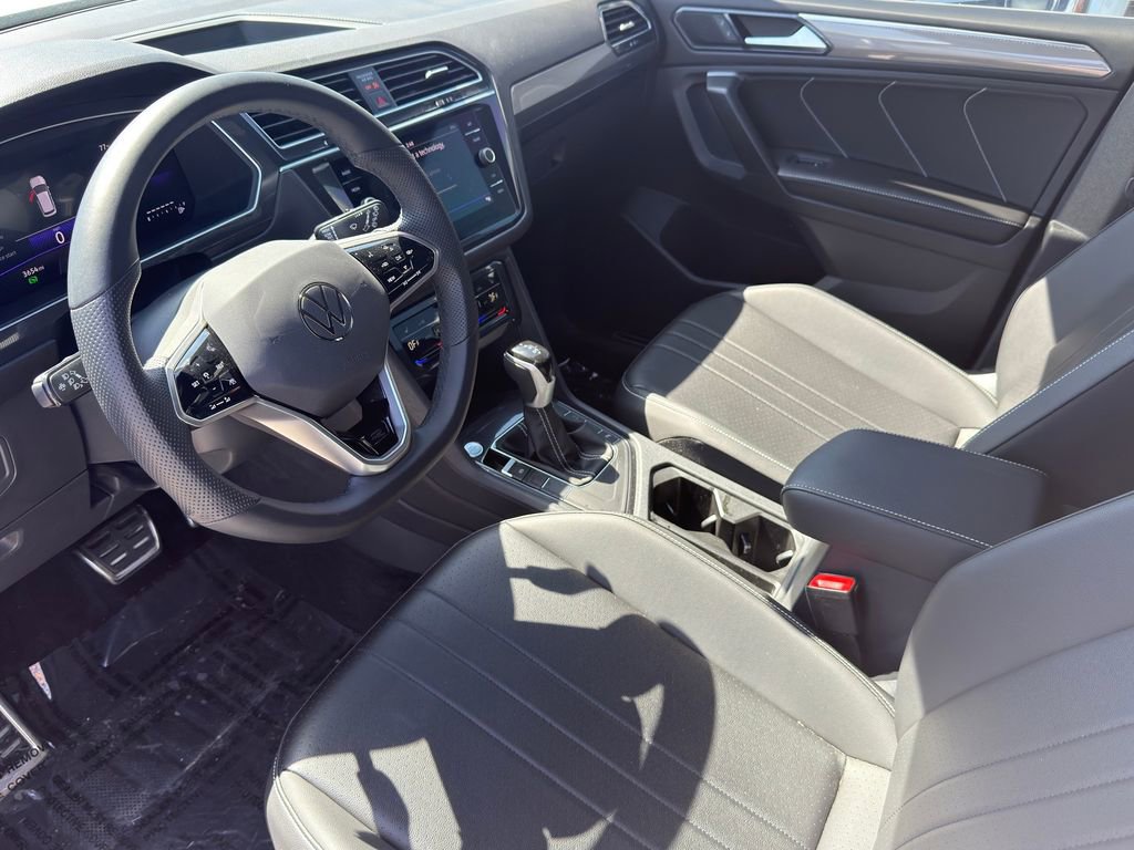 Used 2024 Volkswagen Tiguan SE R-Line image 12