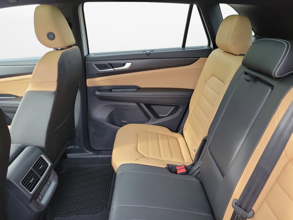 New 2026 Volkswagen Atlas Cross Sport SEL R-Line image 13