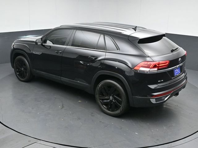 Used 2022 Volkswagen Atlas Cross Sport SE w/ Black Wheel Package image 39