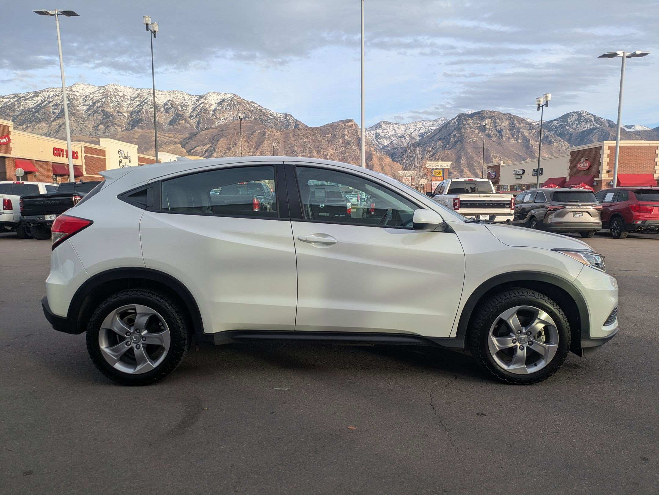 Used 2021 Honda HR-V LX image 2