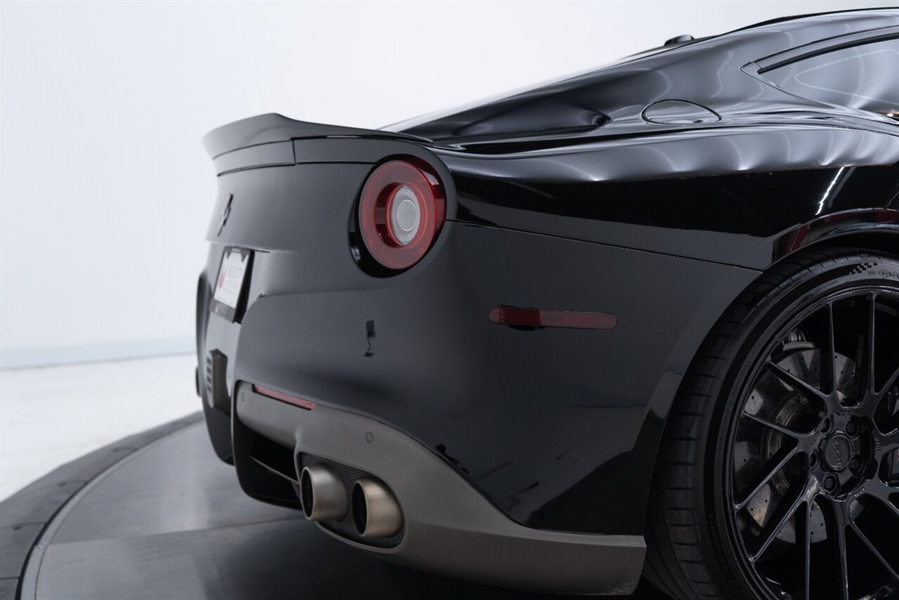 Used 2014 Ferrari F12 Berlinetta RWD image 33