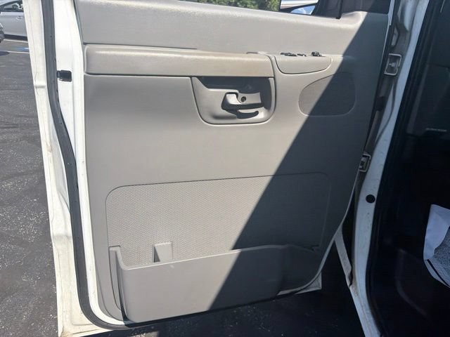 Used 2006 Ford E-250 and Econoline 250 RWD image 9