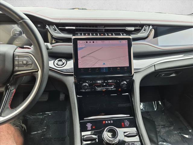Used 2022 Jeep Grand Cherokee Trailhawk w/ Luxury Tech Group III AWD/4WD image 15