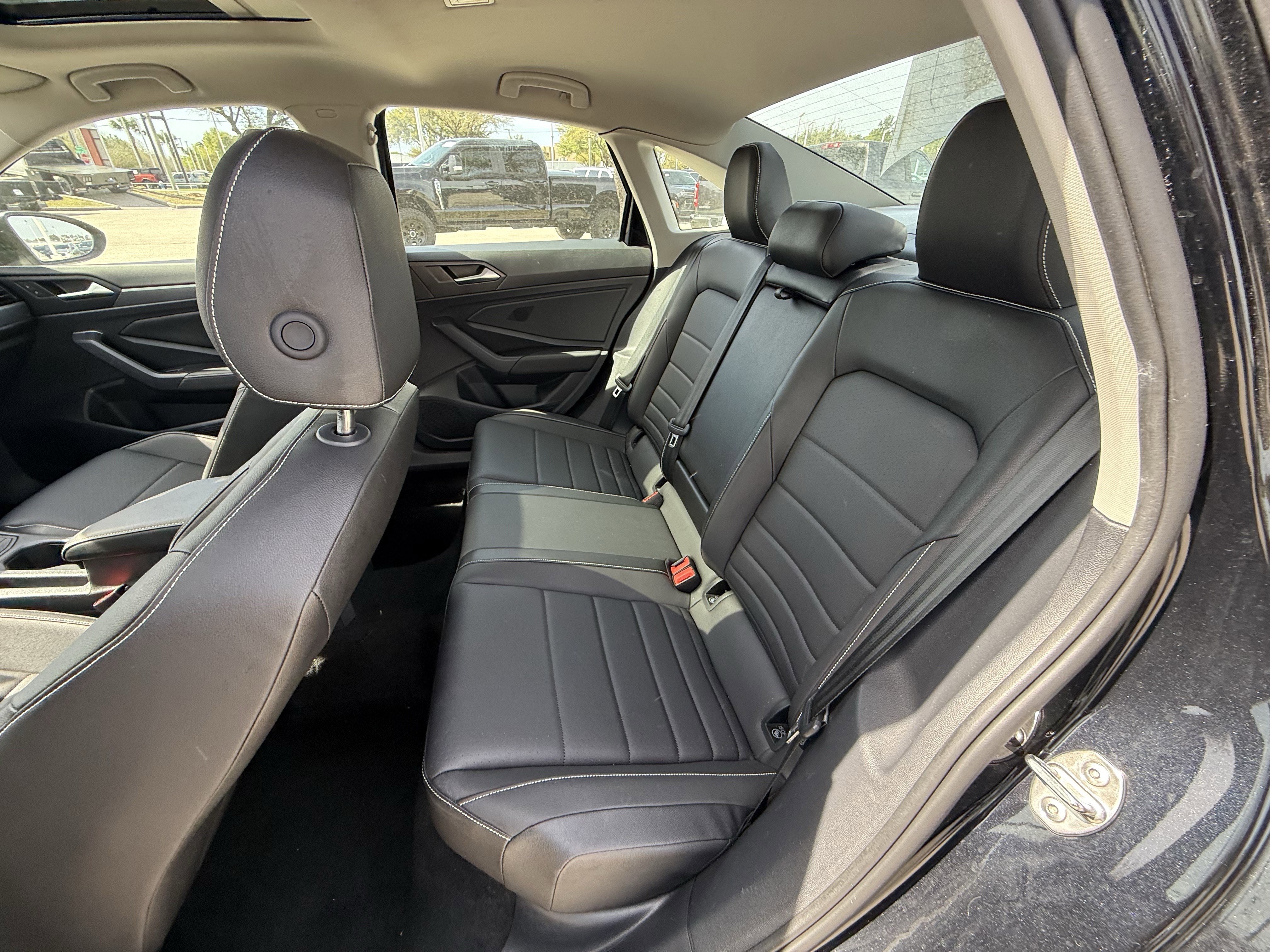 Used 2024 Volkswagen Jetta SE image 31