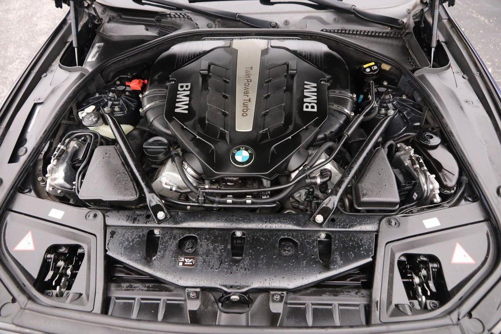 Used 2016 BMW 550i xDrive Sedan AWD/4WD image 31