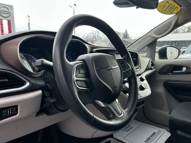 Used 2017 Chrysler Pacifica LX image 27
