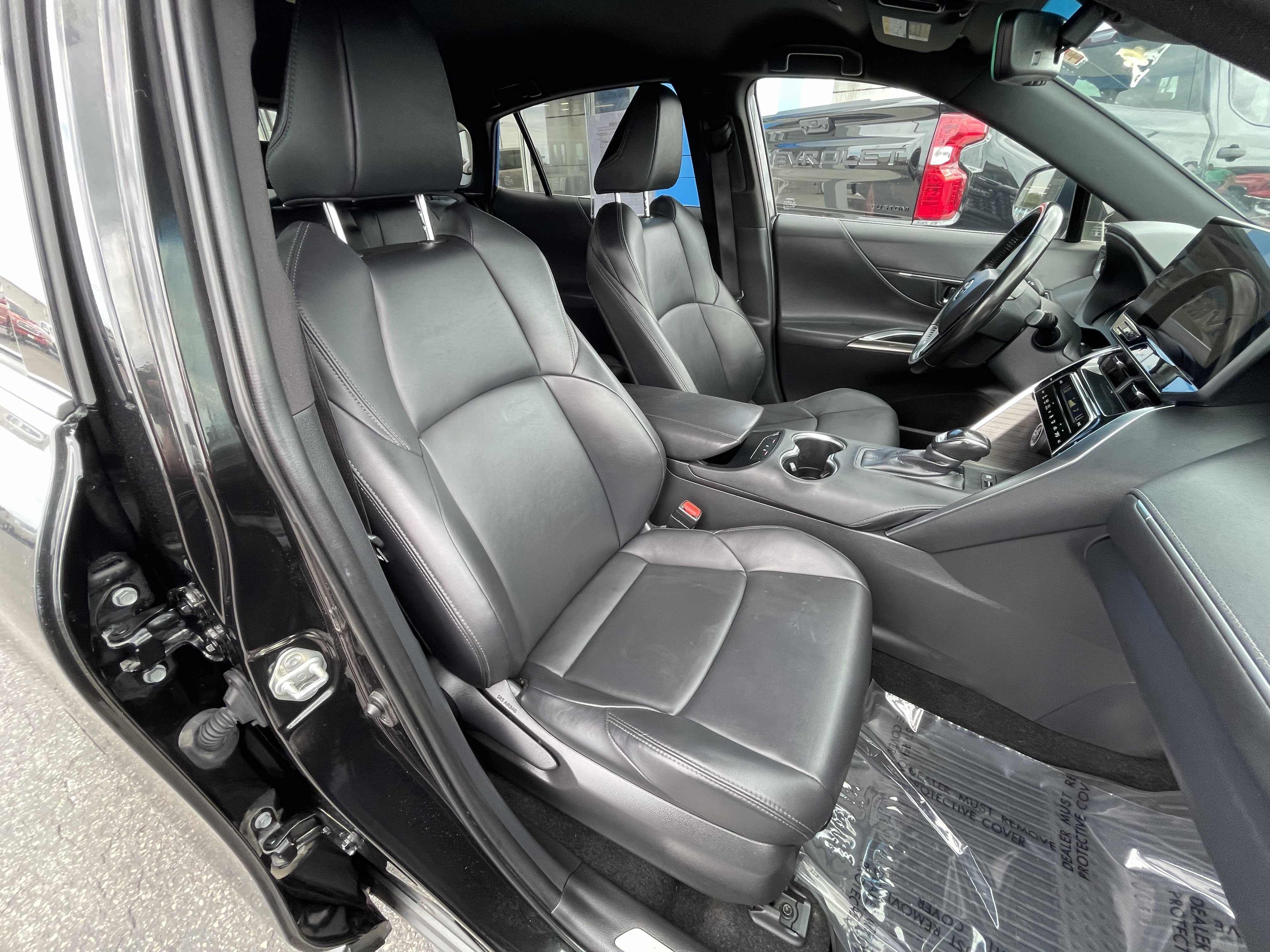 Used 2024 Toyota Venza XLE AWD/4WD image 12