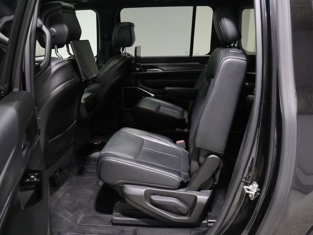 Used 2024 Jeep Wagoneer L Series II image 20