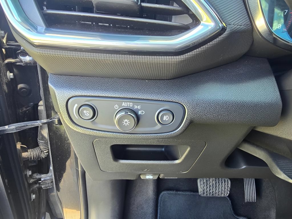 Used 2021 Chevrolet TrailBlazer LT FWD image 21