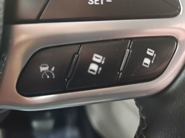 Used 2023 Chrysler Pacifica Touring-L FWD image 43