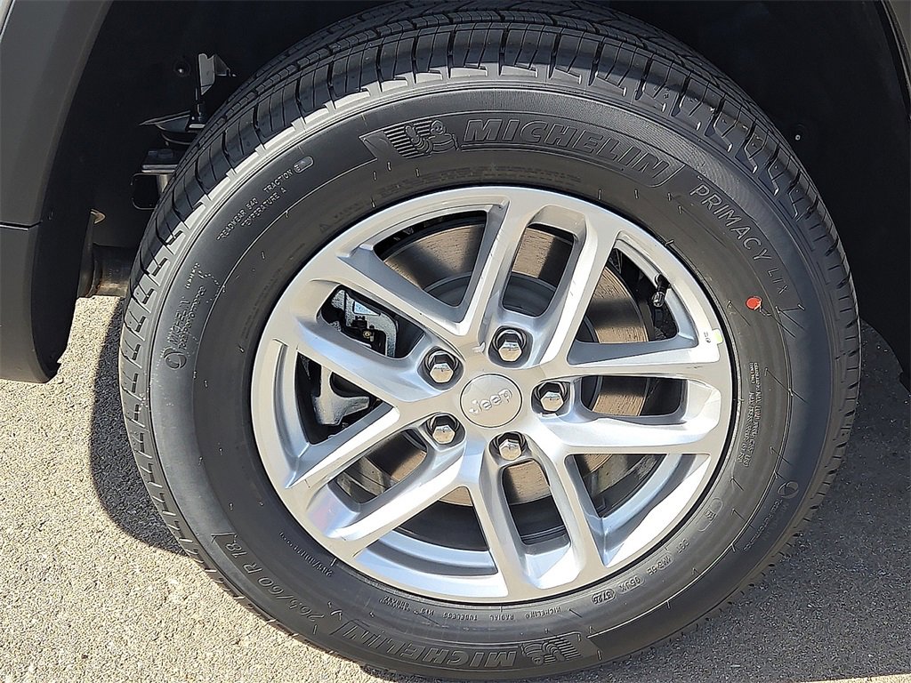 New 2025 Jeep Grand Cherokee L Laredo image 7