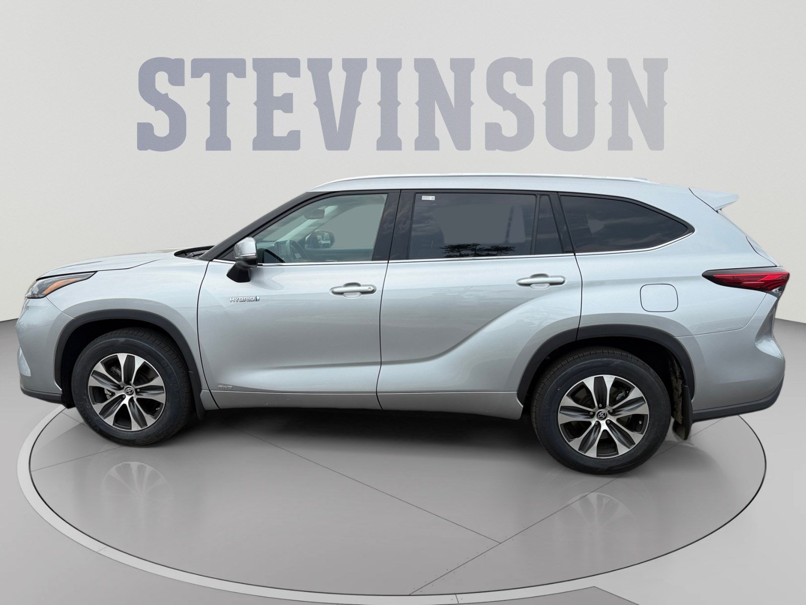 Certified 2021 Toyota Highlander XLE AWD/4WD image 2