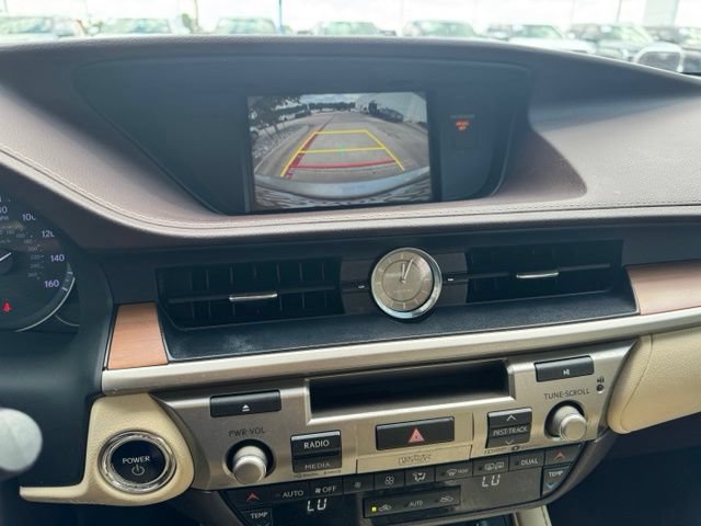 Used 2017 Lexus ES 300h FWD image 19