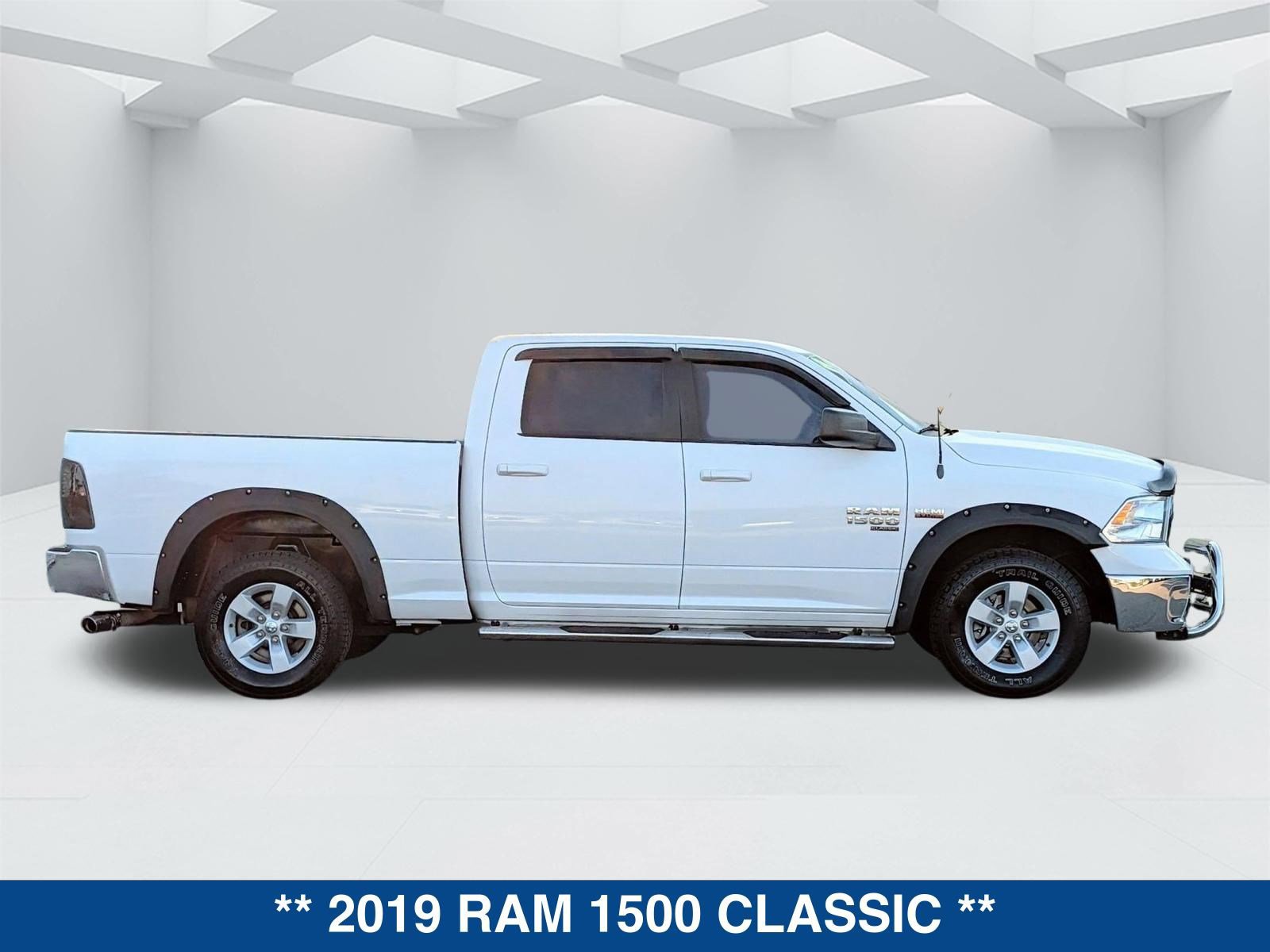 Used 2019 RAM 1500 Classic SLT RWD image 3
