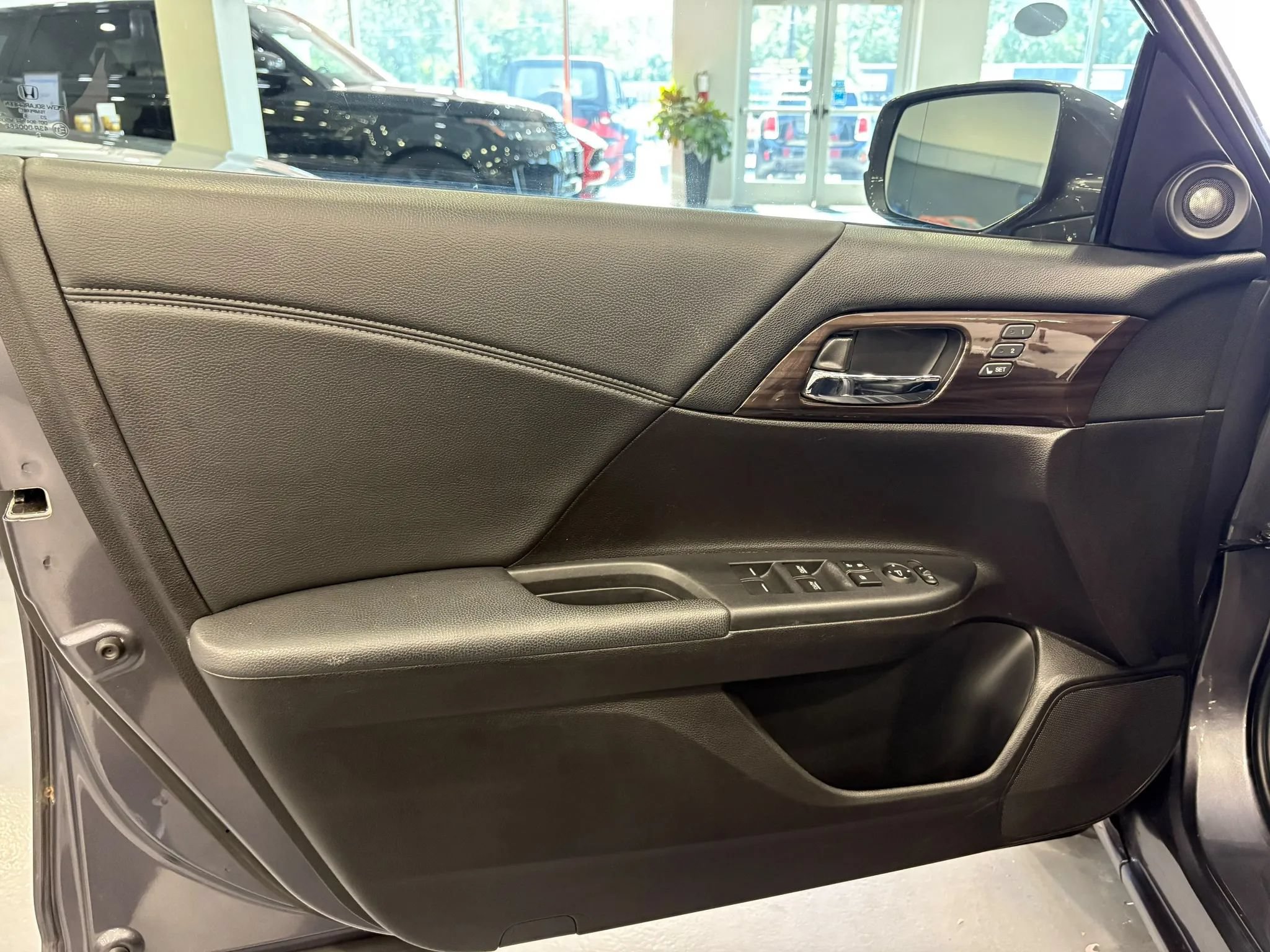 Used 2016 Honda Accord EX-L image 29