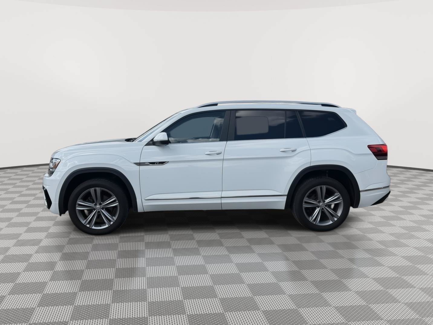 Used 2018 Volkswagen Atlas SEL w/ R-Line Package AWD/4WD image 4