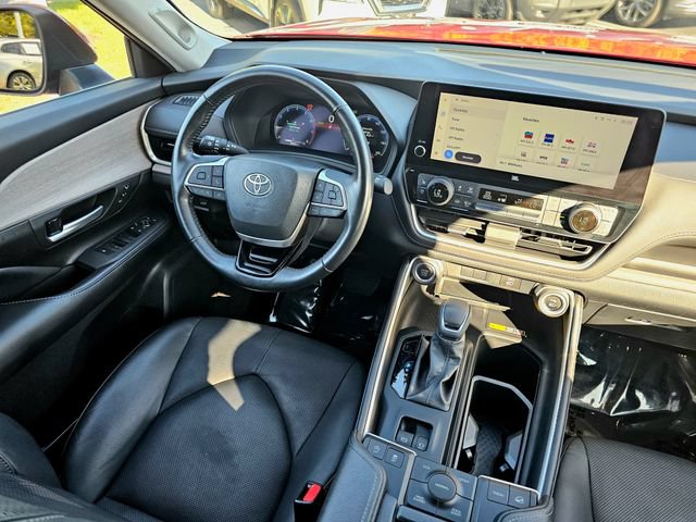 Used 2024 Toyota Grand Highlander AWD image 30