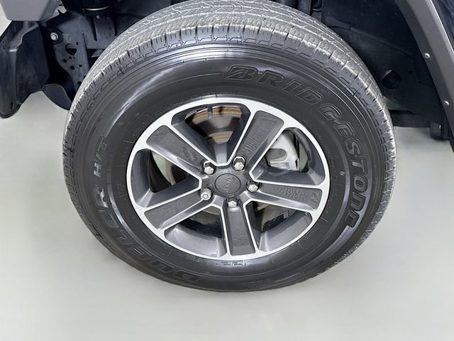 Used 2023 Jeep Wrangler Sahara image 30
