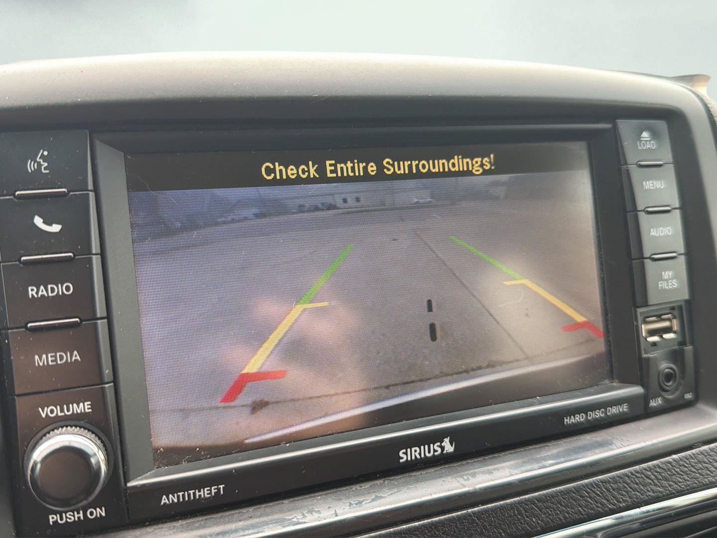 Used 2014 Chrysler Town & Country Touring FWD image 9