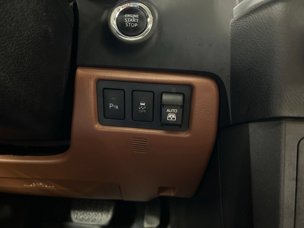 Used 2021 Toyota Sequoia Platinum AWD/4WD image 16