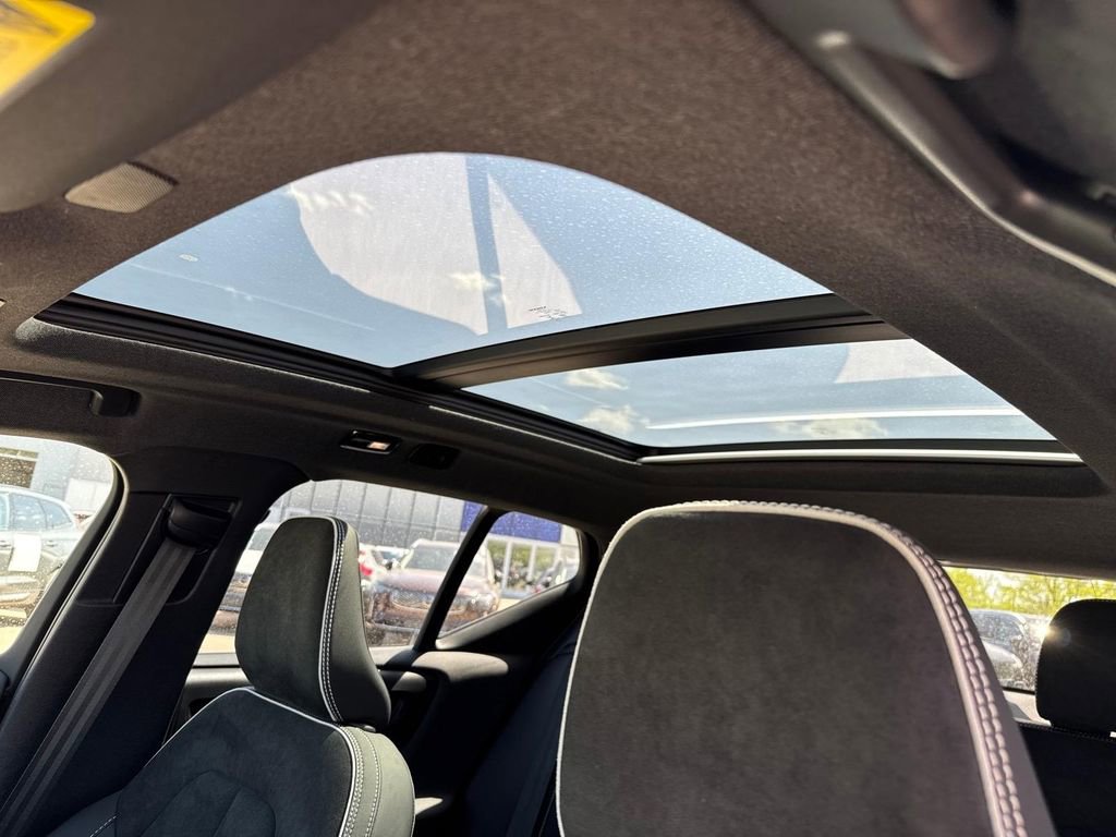 Certified 2023 Volvo XC40 Recharge Plus AWD/4WD image 7