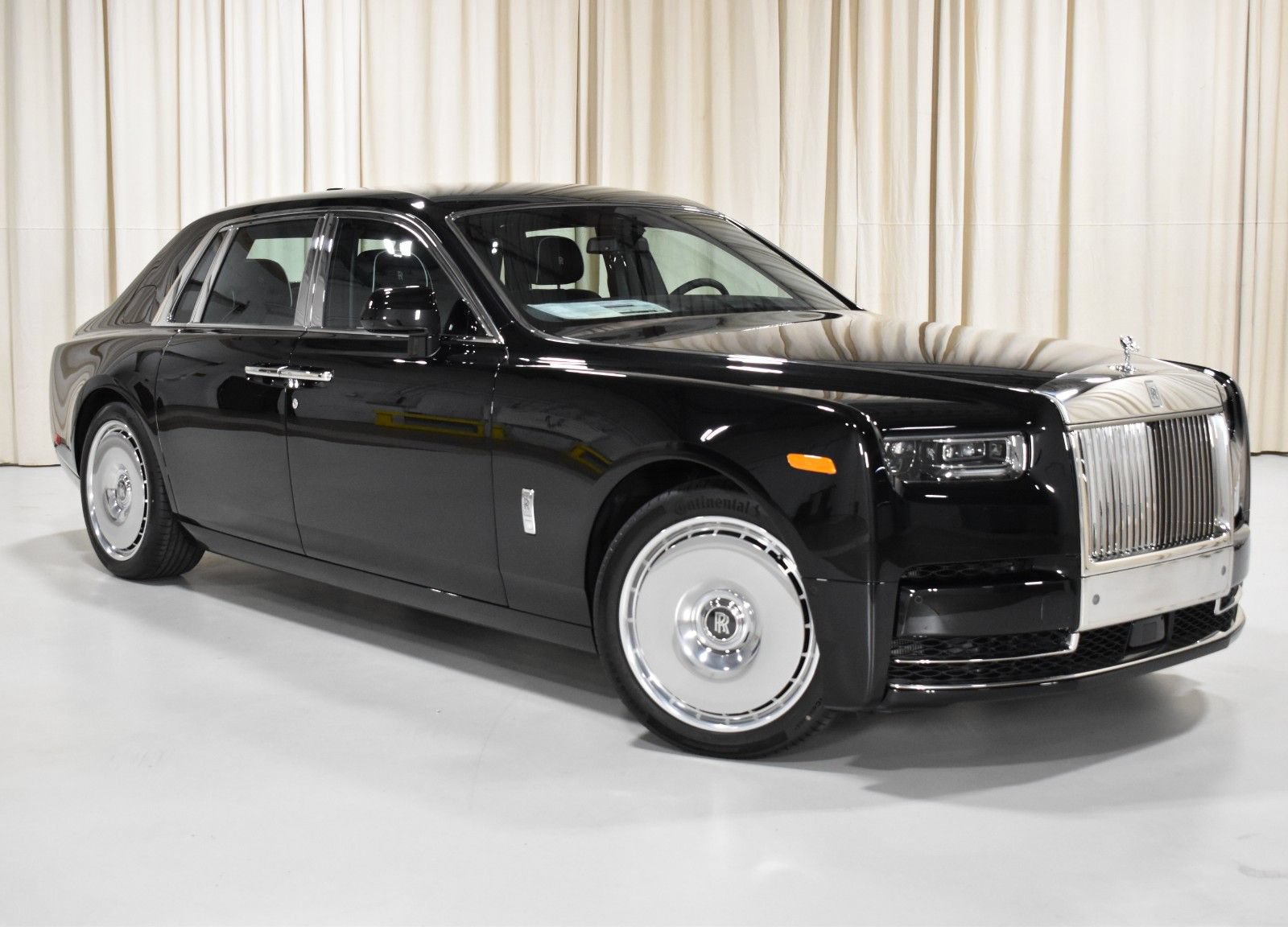 New 2027 Rolls-Royce Phantom Sedan RWD image 5