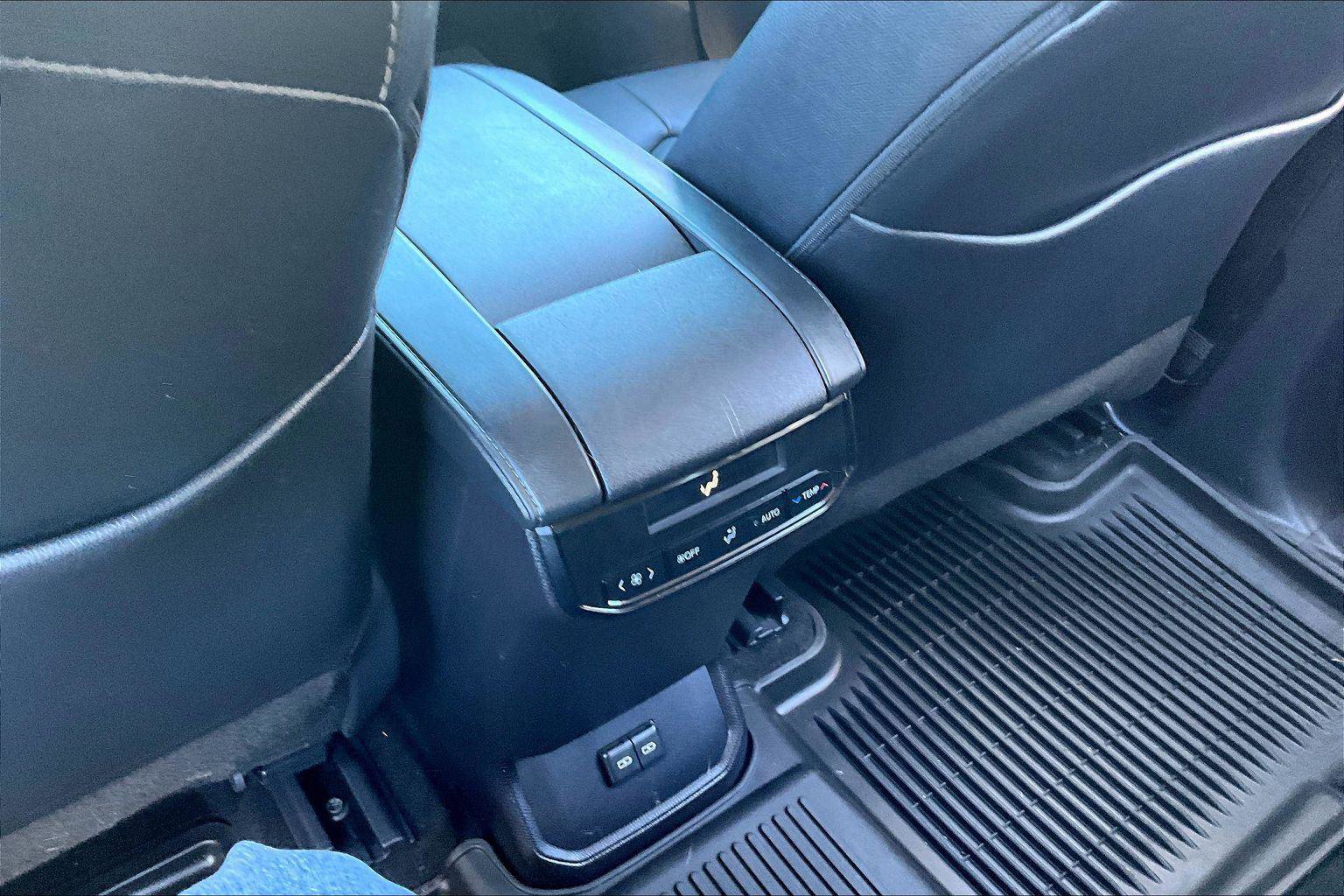 Used 2024 Toyota Highlander XLE image 34