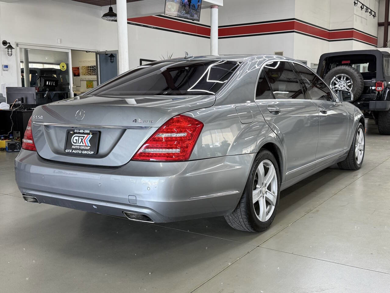 Used 2011 Mercedes-Benz S 550 4MATIC image 2