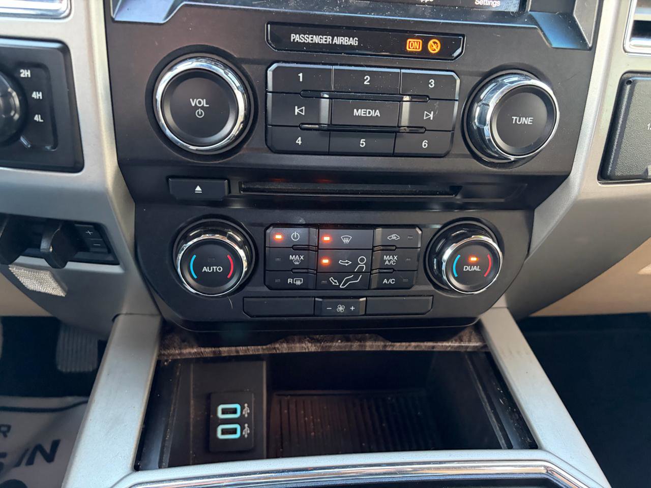 Used 2017 Ford F250 Lariat w/ Tow Technology Bundle AWD/4WD image 30